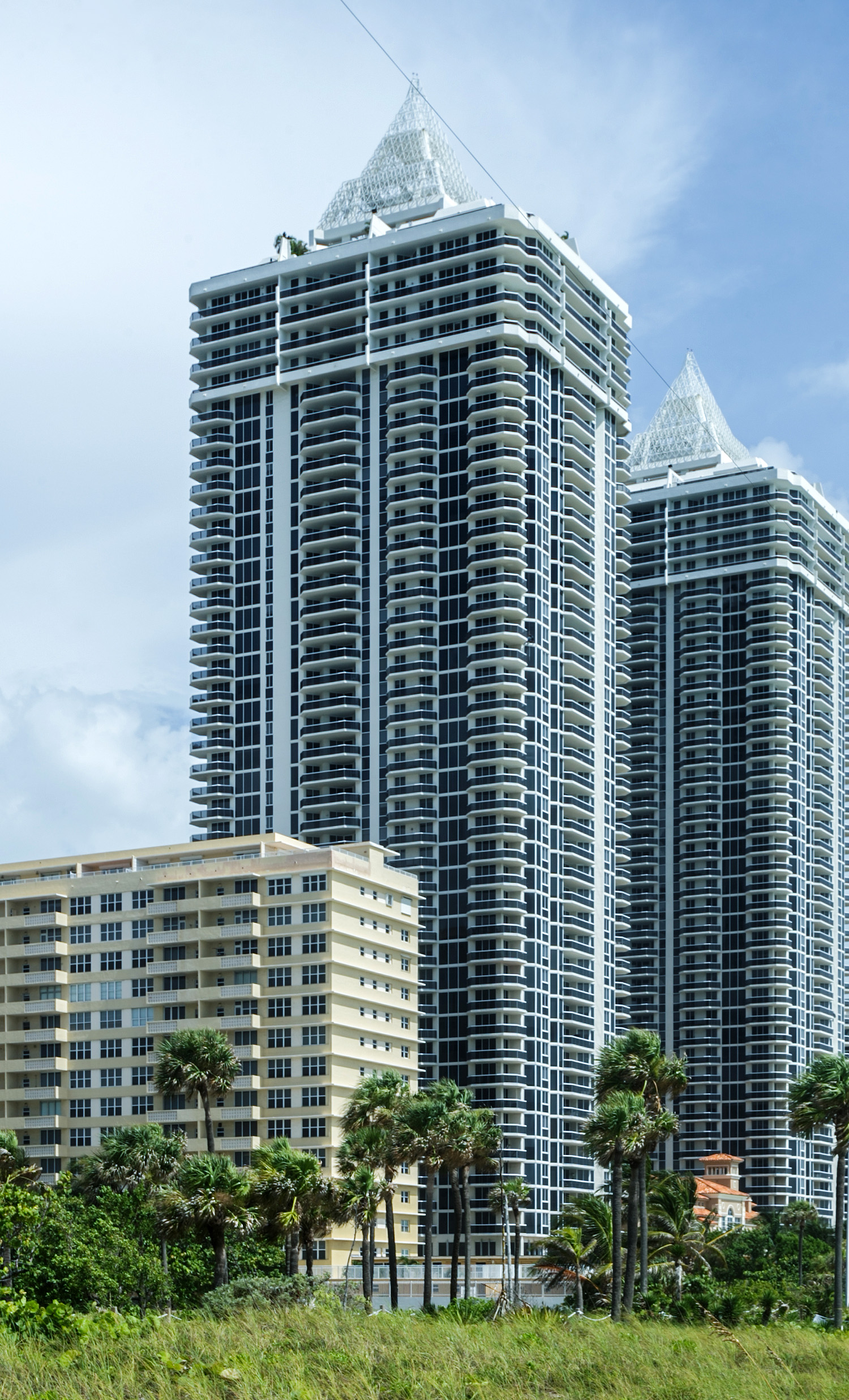 Green Diamond Tower, Miami Beach - View from the south. © Mathias Beinling